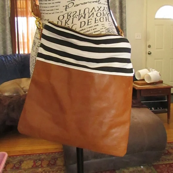 Brown and Black Striped Crossbody Bag - Picture 4 of 5